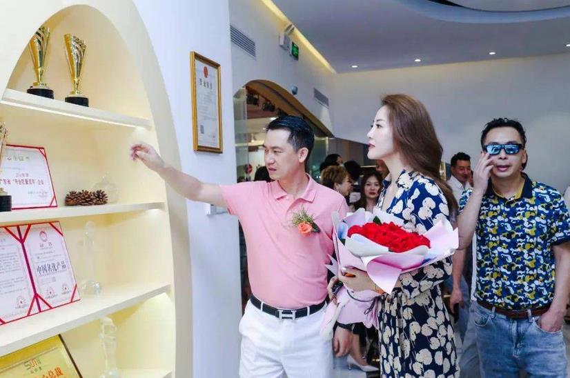 美容院整店加盟，開美容院加盟哪個品牌？